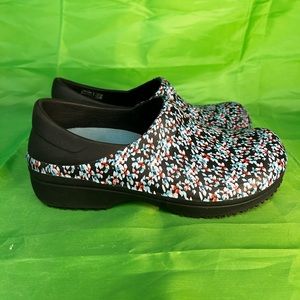 Triple Comfort Crocs, Blue, Size W5